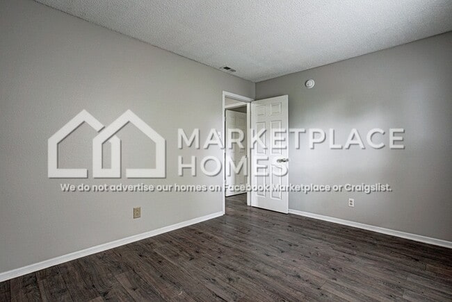 Building Photo - 2108 Bridlewood Dr