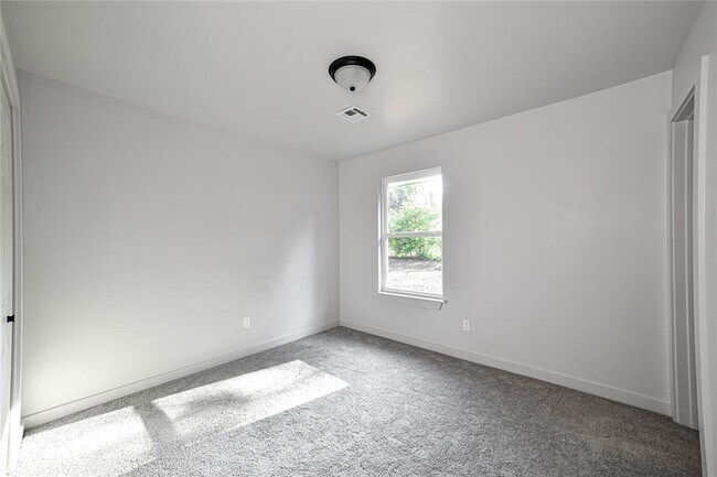 Building Photo - 1417 Mallard Dr