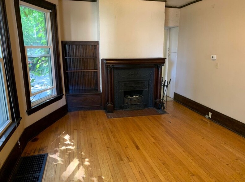 Building Photo - 1037 Jenifer St