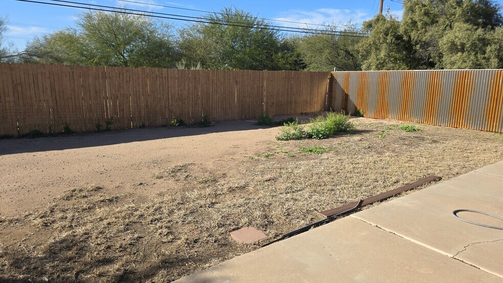 Building Photo - 6140 S Springbrook Dr