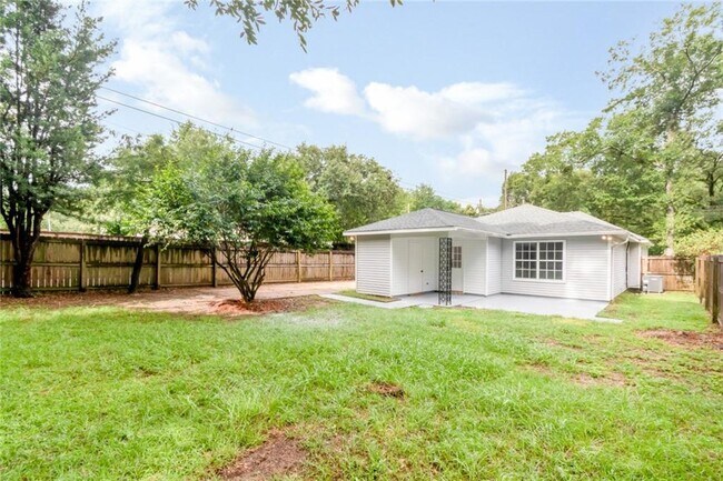 Building Photo - 1117 Pinemont Dr