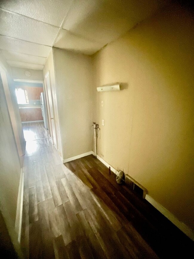 Building Photo - 4 bedroom. 1.5 Bath- Turtle Creek Pa