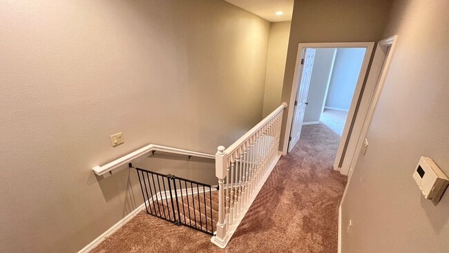 Building Photo - Beautiful 3/2 Townhouse Available !!