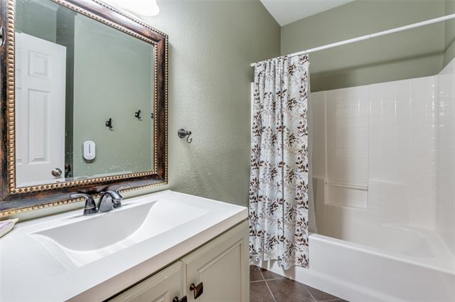 Building Photo - 1626 Lakeside Dr