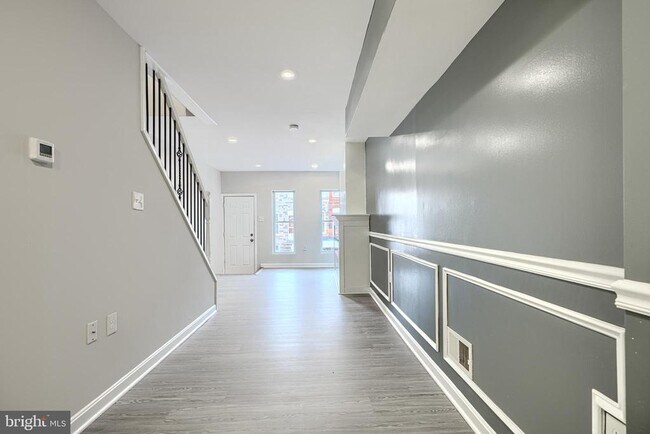 Building Photo - 1127 Sargeant St