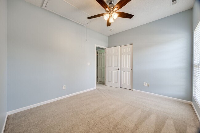 Building Photo - Well maintained 3 bedroom 2 bath home with...