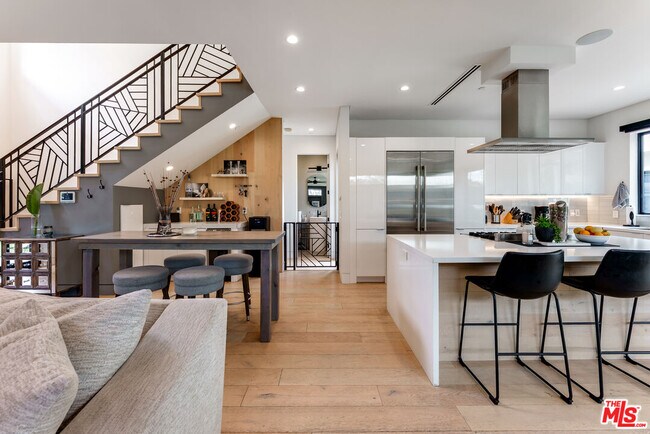 Building Photo - 18589 Linnet St