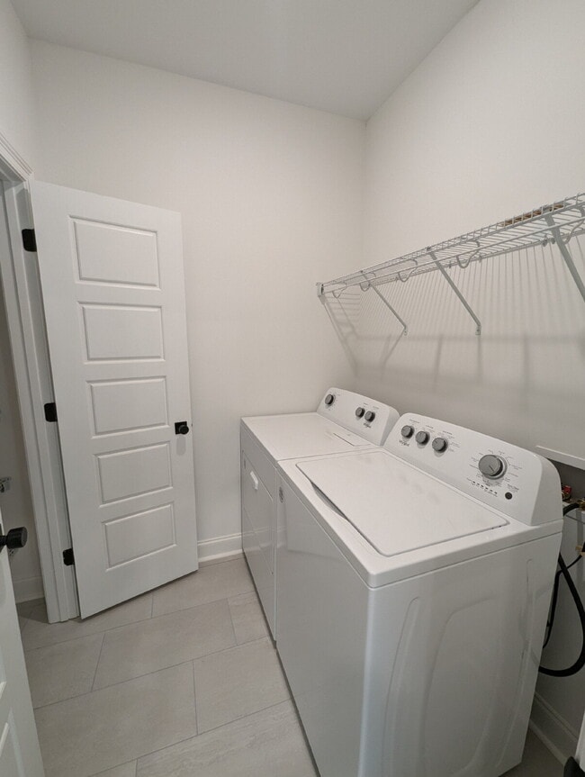 Building Photo - 514 Mdw Crst Cir