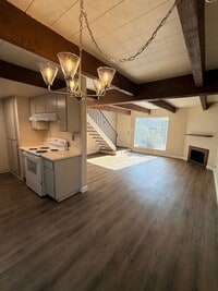 Building Photo - AVAILABLE NOW! Charming and Spacious Townhouse in Great Midtown Location!