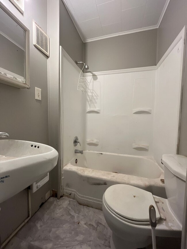 Building Photo - Newly renovated 3-bedroom, 2-bath home in Allentown