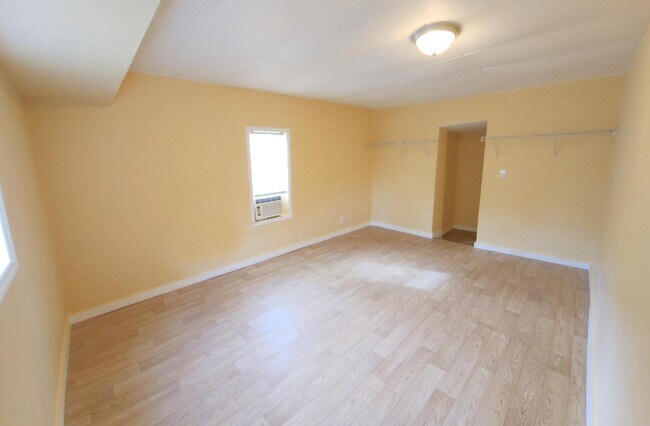 Building Photo - 2554 Third St. - 2554 Third St