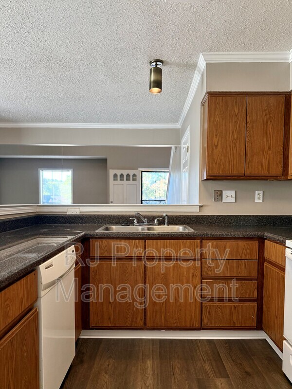 Building Photo - 5996 Parktree Cove