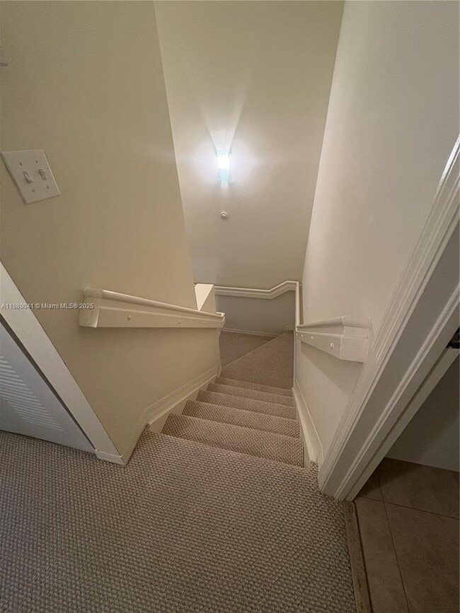 Building Photo - 357 N Royal Poinciana Blvd