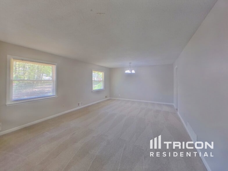 Building Photo - 2574 Northbrook Rd