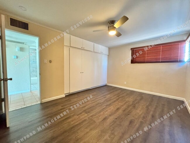Building Photo - South Scottsdale huge corner lot 3 bedroom...