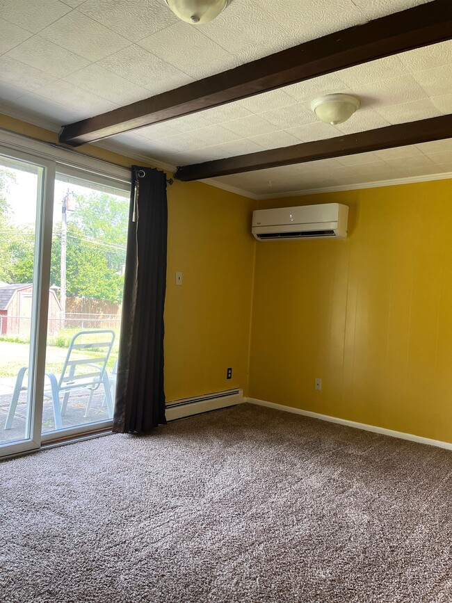 Building Photo - 6103 Glenview Dr