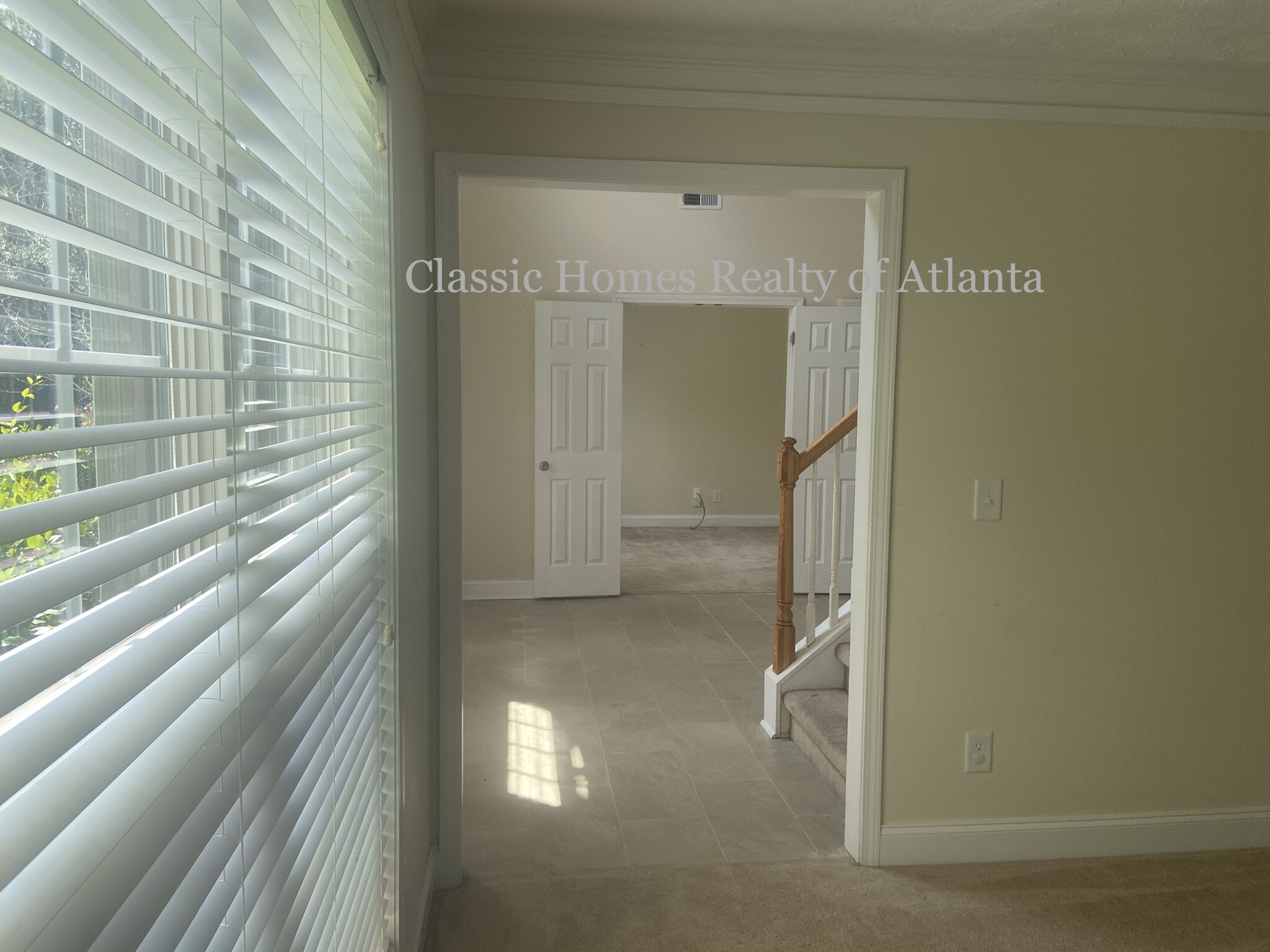 Sitting room to Foyer - 3080 Westheimer Rd