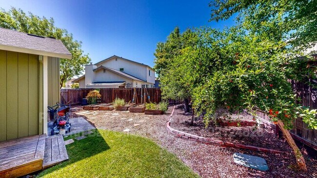 Building Photo - 360 Manka Cir