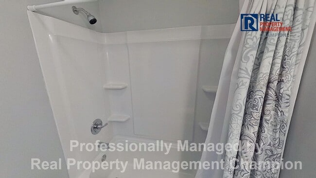 Building Photo - 2 BD/1 BA on Wooded Lot Near Hines Farm Park and Stables