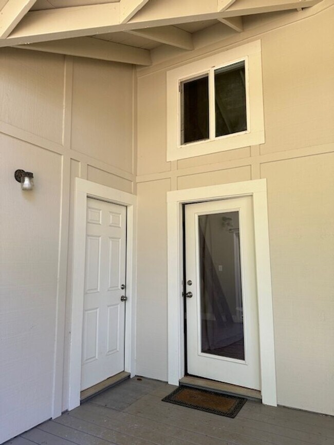 Building Photo - 220 Laniloa Way