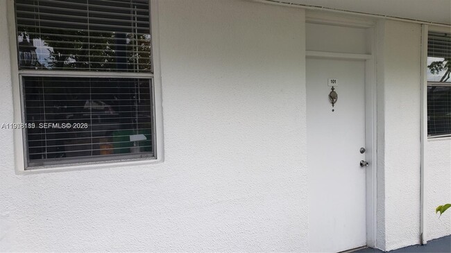 Building Photo - 1801 S Treasure Dr