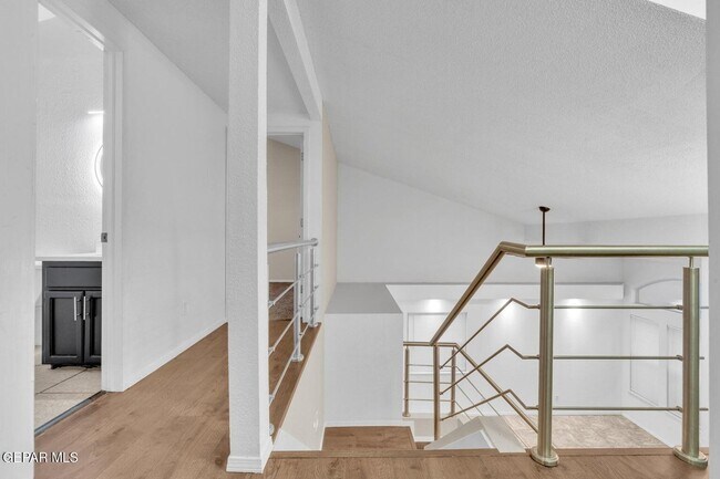 Building Photo - 7489 Plaza Redonda Dr