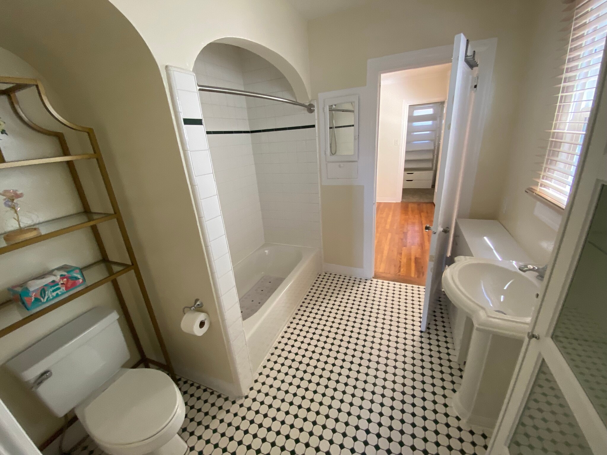 Bathroom2 - 1057 E Main St