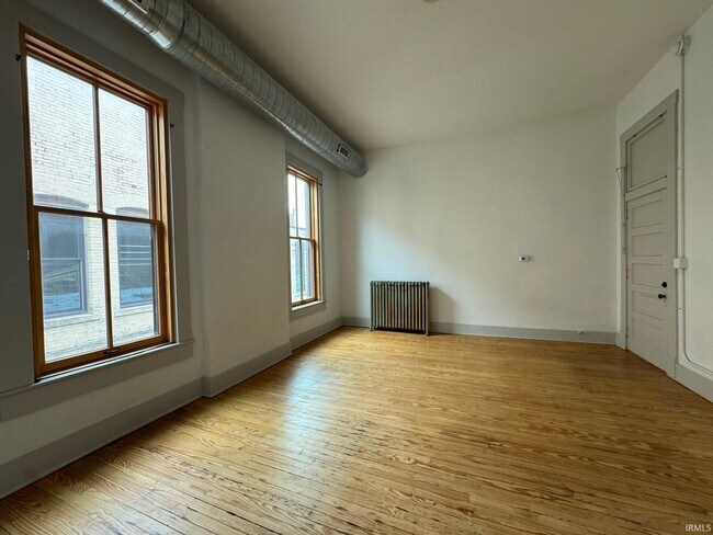Building Photo - 123 E 3rd St