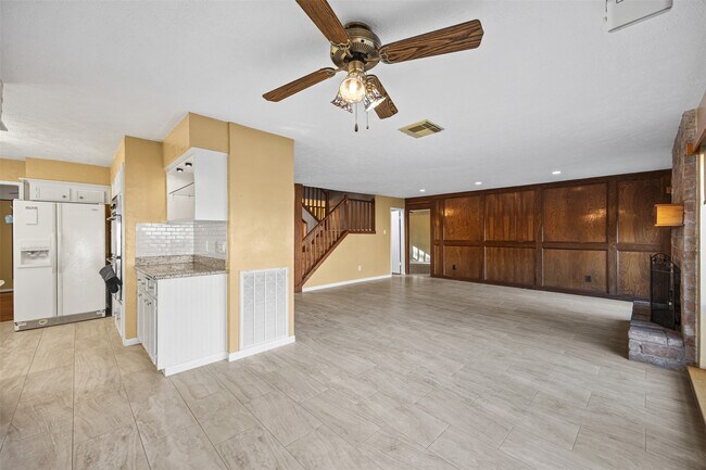 Building Photo - 21422 Park Willow Dr