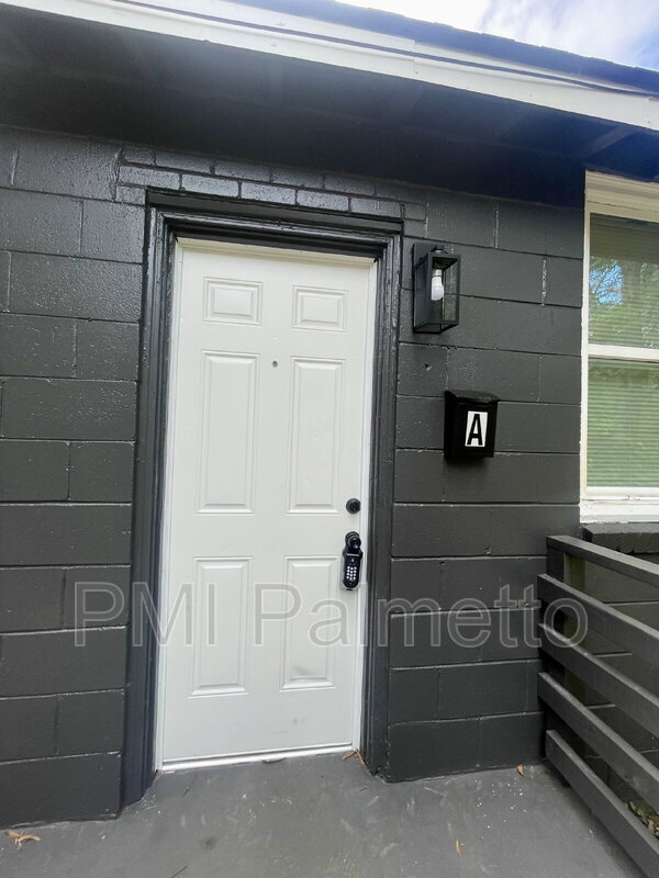 Building Photo - 2205 Harper St