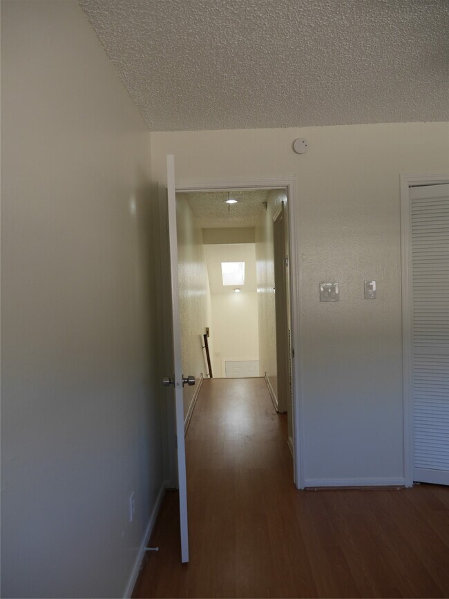 Building Photo - 13840 Hollowgreen Dr