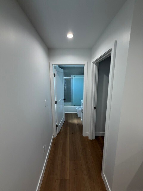 Building Photo - 724 1/2 E 81st St
