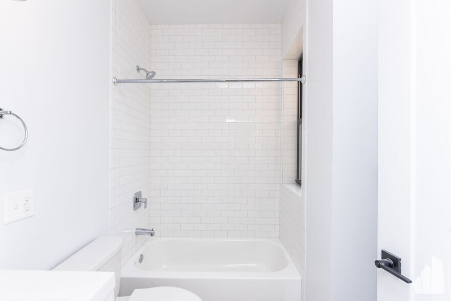 Building Photo - 3401 W Fullerton Ave