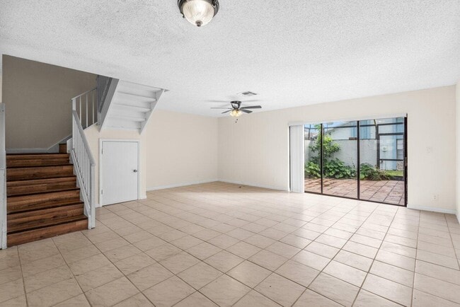Building Photo - 9112 SW 21st Ct