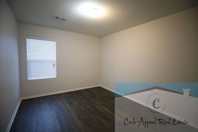 Building Photo - Move in special $900!! Beautiful 3 bed / 2 bath home with fenced back yard - Nettleton!!