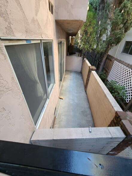 Building Photo - 12029 Goshen Ave