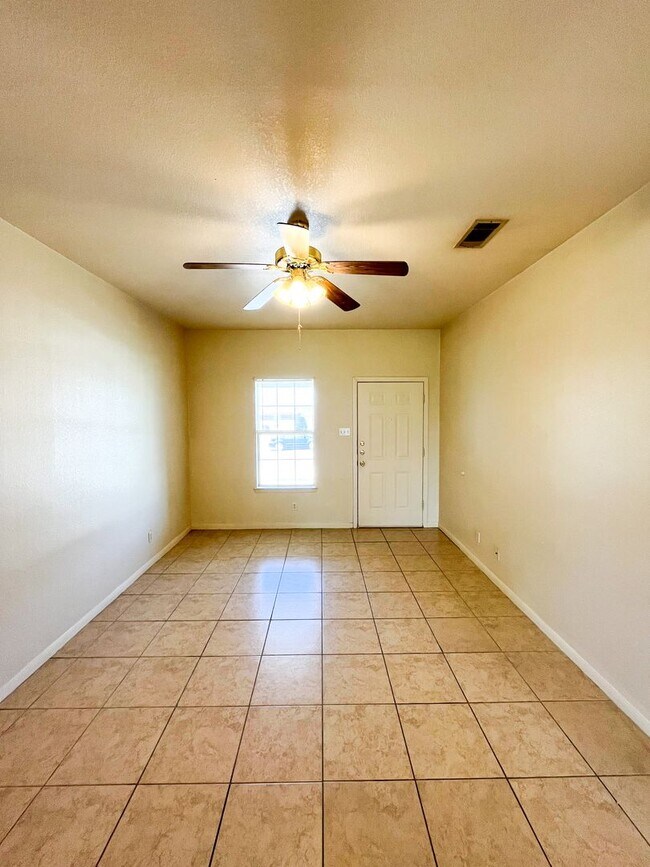 Building Photo - 5302 Daybreak Dr