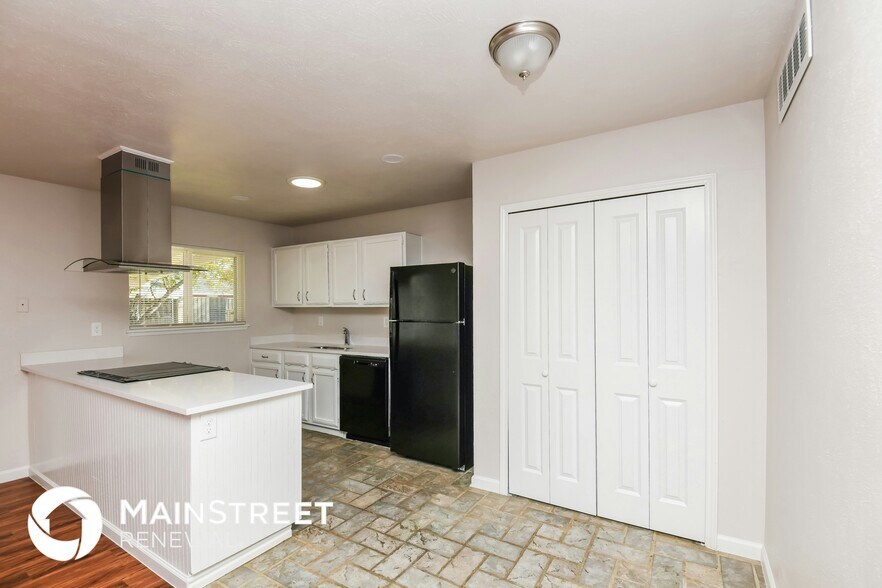 Building Photo - 4705 Independence Trail