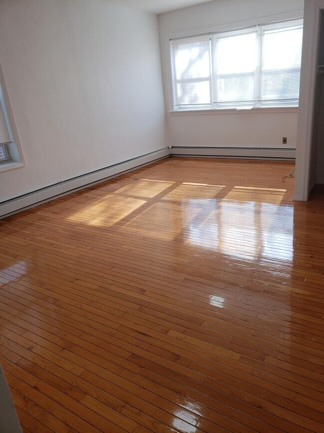 Building Photo - 1855 74th St