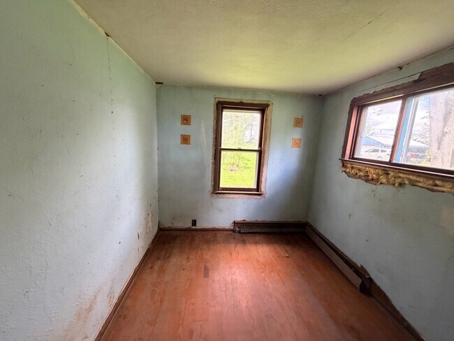 Building Photo - 143 Elm St