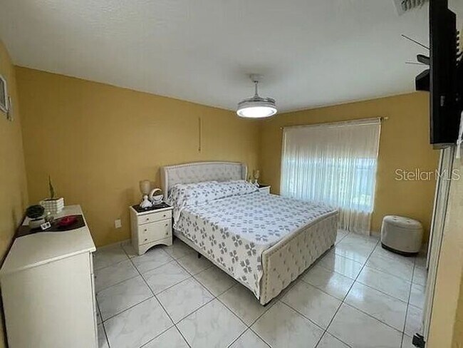 Building Photo - 2 bedrooms and 2 bathrooms Home in Kissimmee