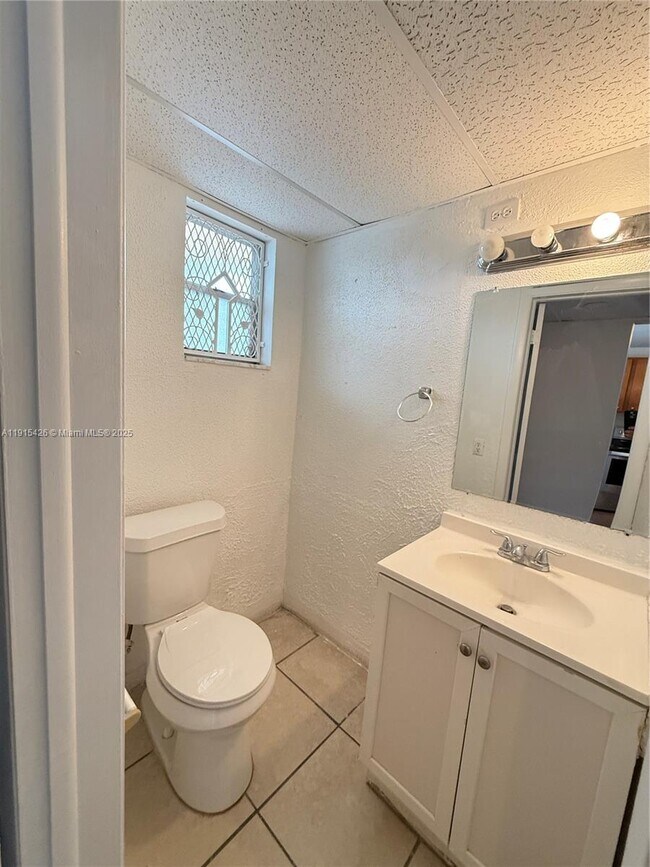 Building Photo - 19305 NE 2nd Ave