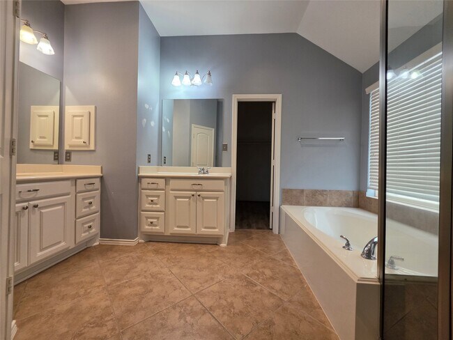 Building Photo - 26243 Crystal Cove Ln