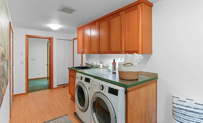 Building Photo - 6133 Lariat Loop