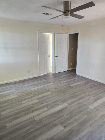 Building Photo - 7433 Dillon Ln