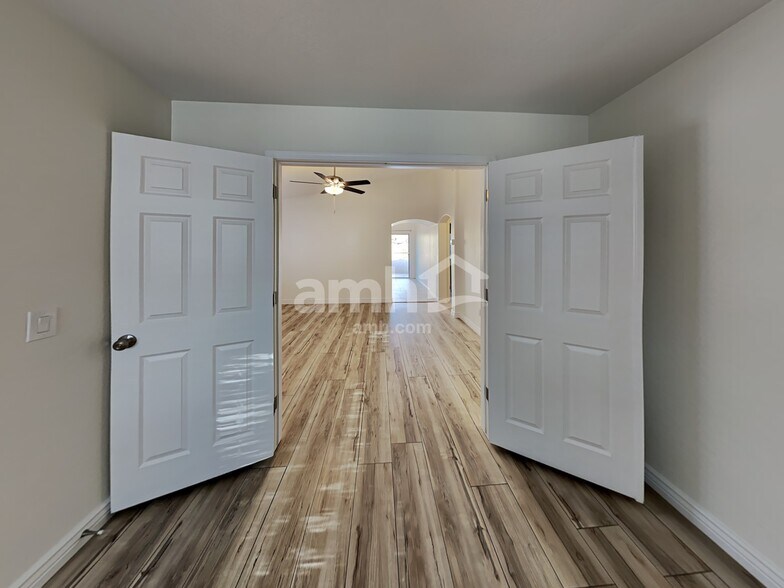 Building Photo - 31491 N Cactus Dr