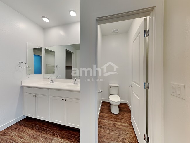 Building Photo - 4218 S 105th Dr