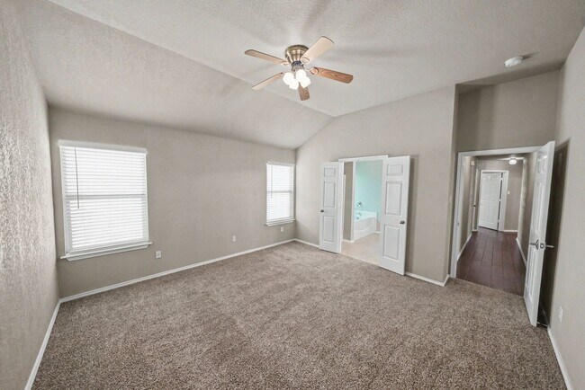Building Photo - Spacious Single-Story Home with Solar Panels - Realtor Commission: $500