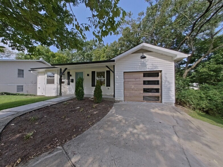 Primary Photo - 287 Caroline Ave