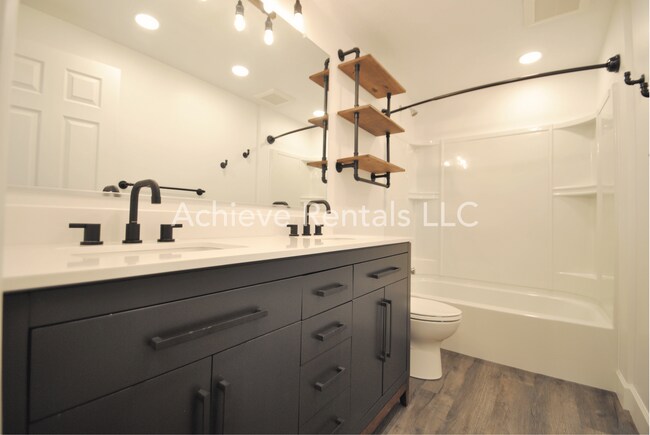 Building Photo - 941 N 350 E